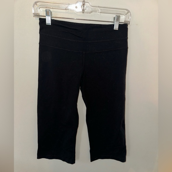 Lululemon Black 18” Cropped Leggings - Picture 2 of 7